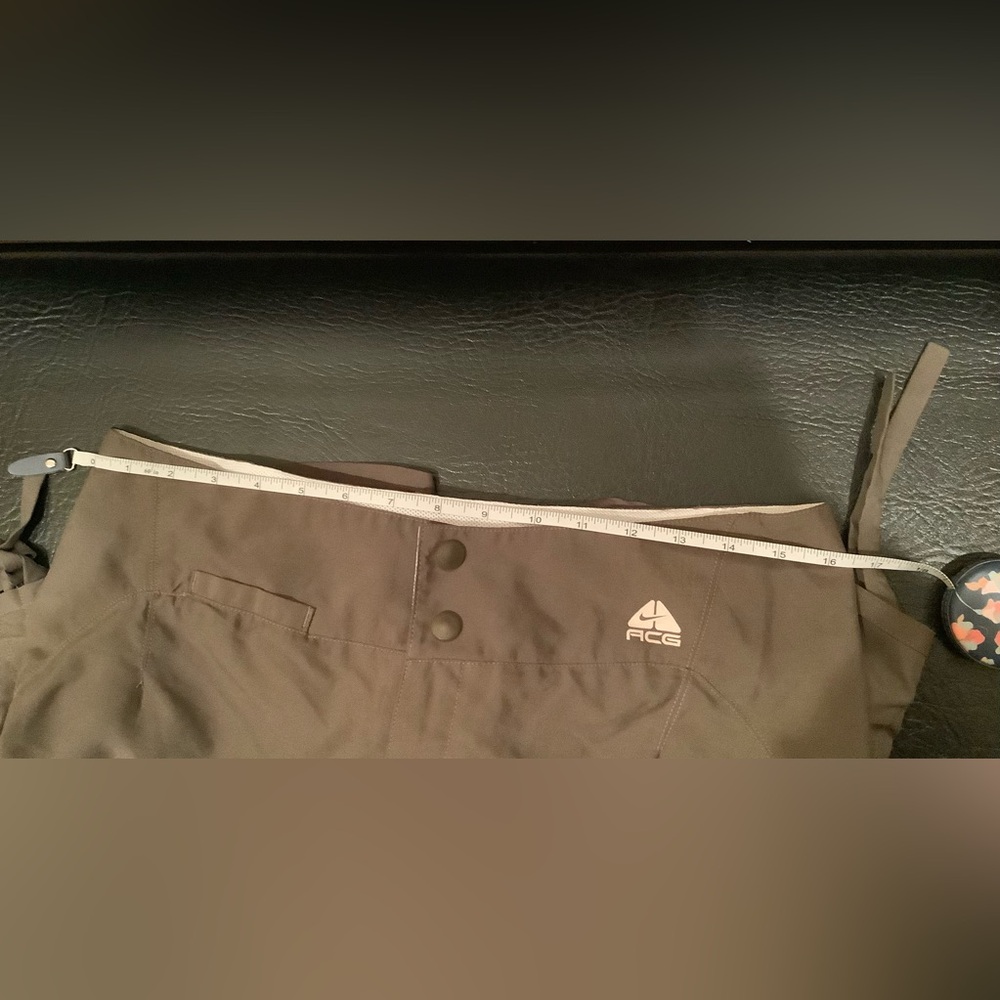 ACG Nike shorts. Olive green. Sz 8 excellent condition - Picture 5 of 6